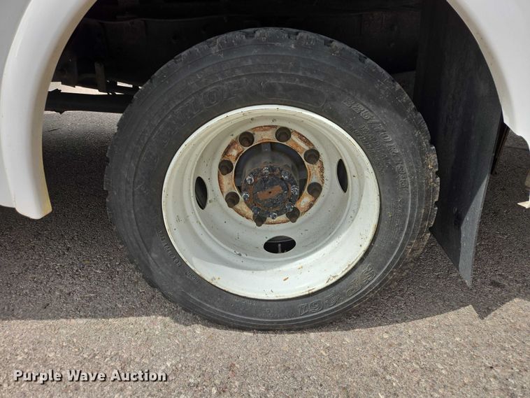 image for item ER1510 2008 GMC Glaval C4500 shuttle bus