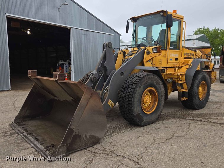 image for item ER1633 2004 Volvo L90E wheel loader