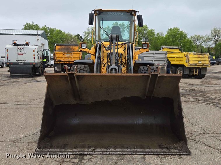 image for item ER1633 2004 Volvo L90E wheel loader