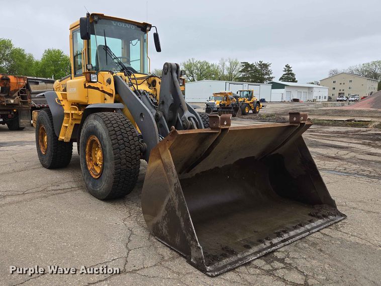 image for item ER1633 2004 Volvo L90E wheel loader