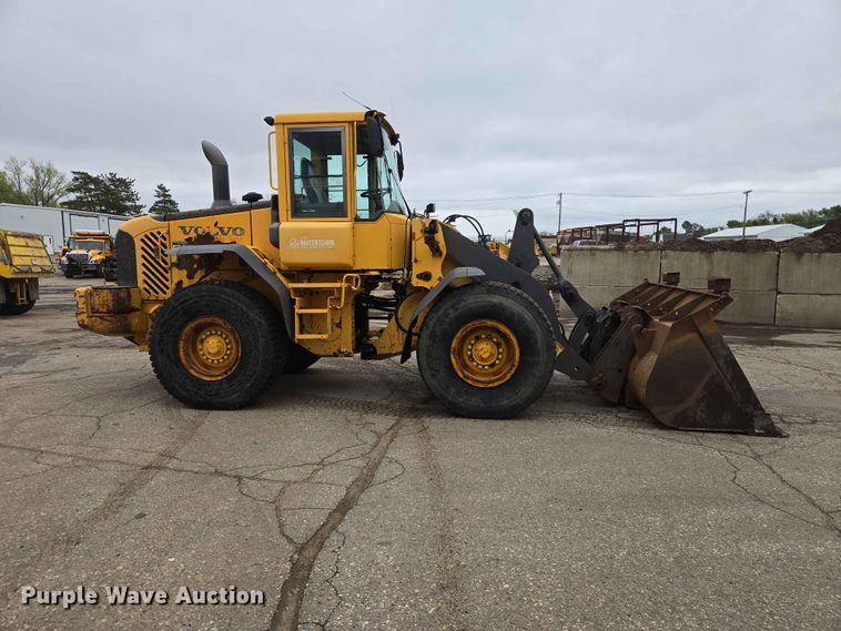 image for item ER1633 2004 Volvo L90E wheel loader