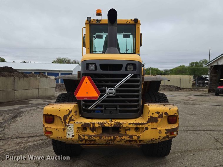 image for item ER1633 2004 Volvo L90E wheel loader