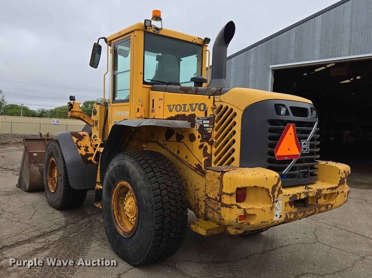 image for item ER1633 2004 Volvo L90E wheel loader