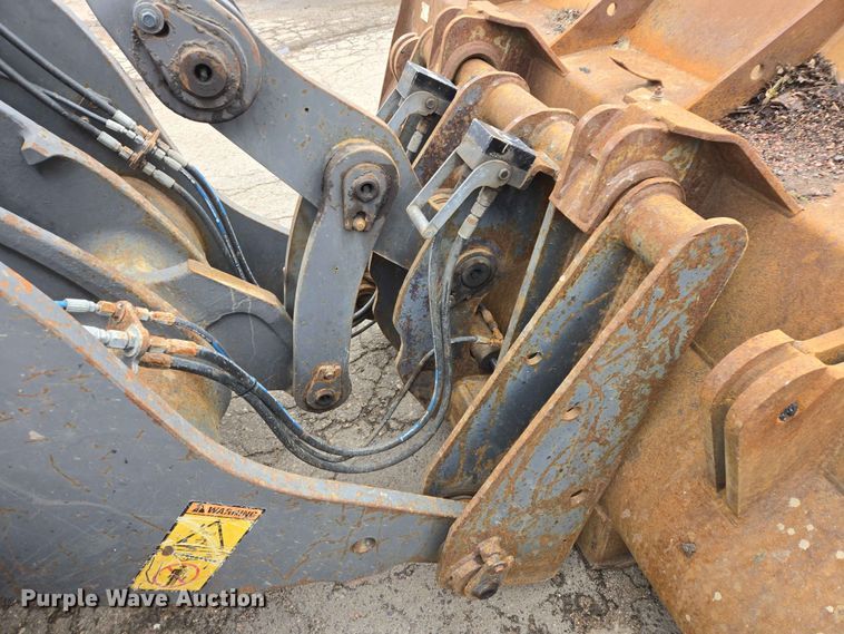 image for item ER1633 2004 Volvo L90E wheel loader