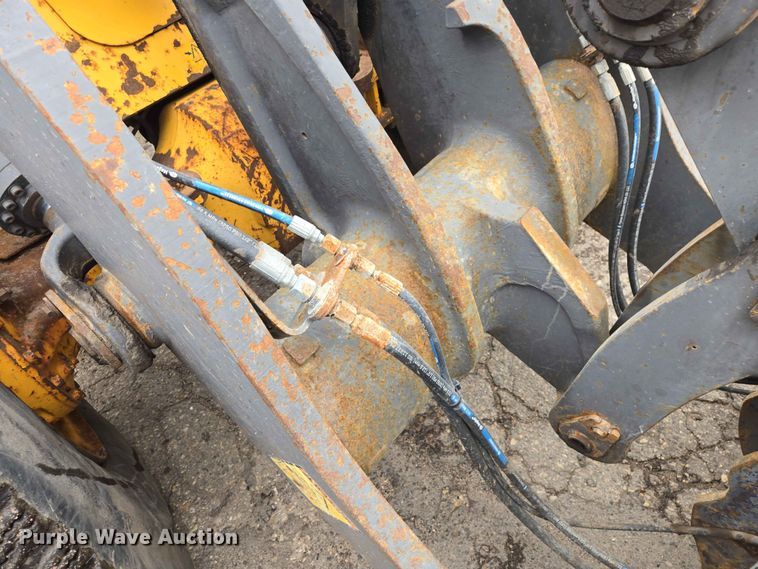 image for item ER1633 2004 Volvo L90E wheel loader