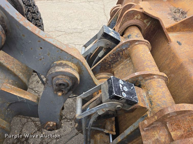 image for item ER1633 2004 Volvo L90E wheel loader