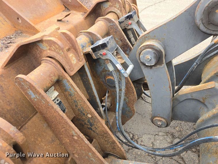 image for item ER1633 2004 Volvo L90E wheel loader