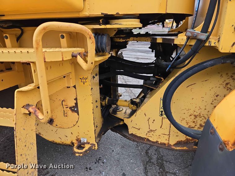 image for item ER1633 2004 Volvo L90E wheel loader