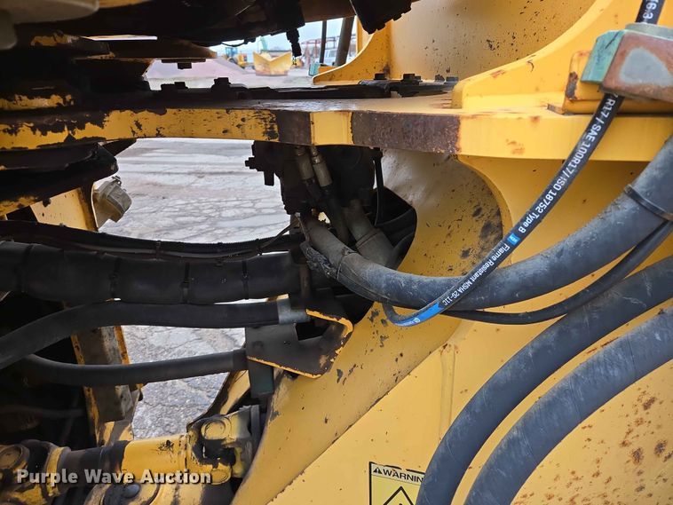 image for item ER1633 2004 Volvo L90E wheel loader