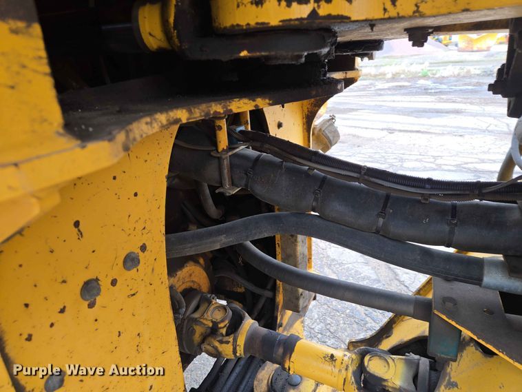 image for item ER1633 2004 Volvo L90E wheel loader