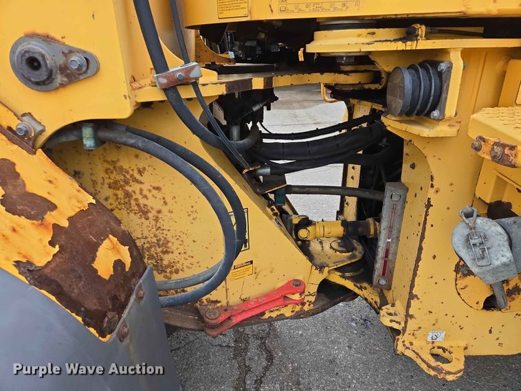 image for item ER1633 2004 Volvo L90E wheel loader