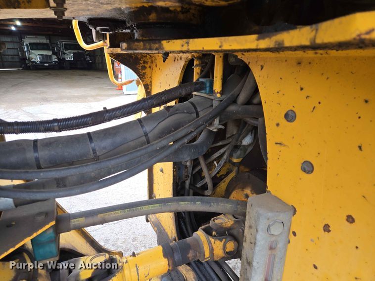 image for item ER1633 2004 Volvo L90E wheel loader