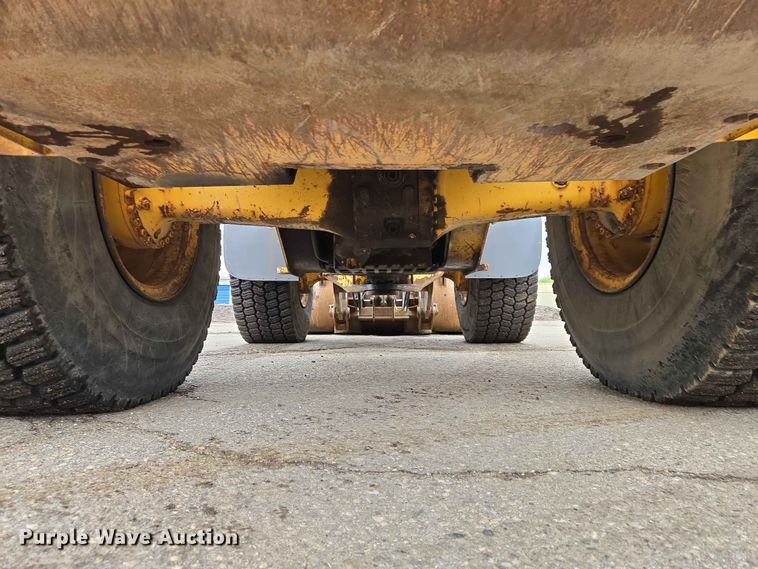 image for item ER1633 2004 Volvo L90E wheel loader