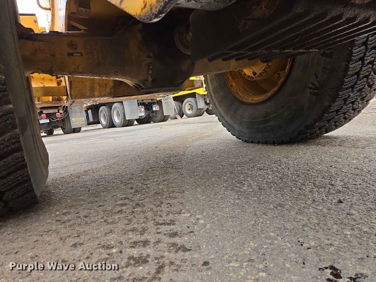 image for item ER1633 2004 Volvo L90E wheel loader