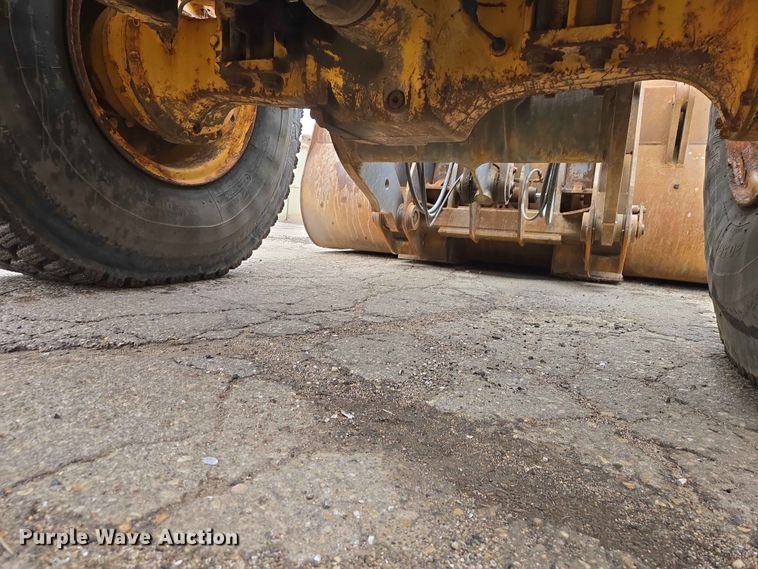 image for item ER1633 2004 Volvo L90E wheel loader