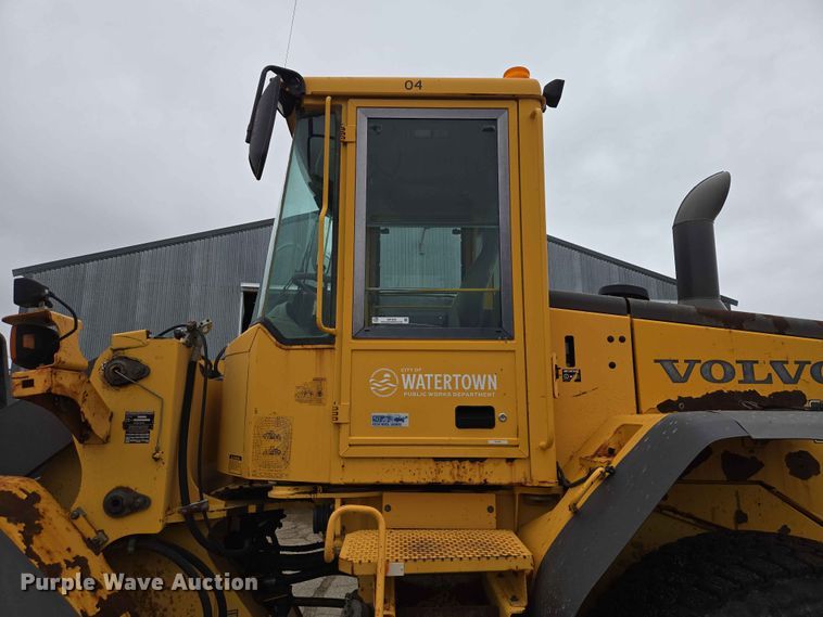 image for item ER1633 2004 Volvo L90E wheel loader