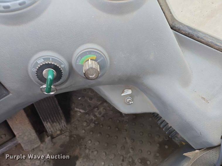 image for item ER1633 2004 Volvo L90E wheel loader