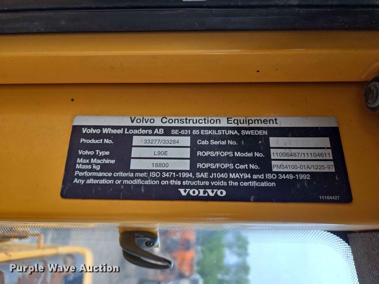 image for item ER1633 2004 Volvo L90E wheel loader