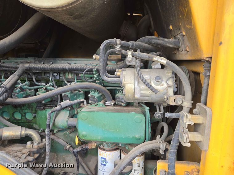 image for item ER1633 2004 Volvo L90E wheel loader