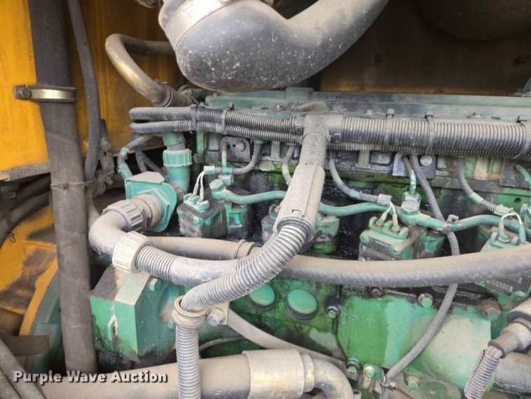 image for item ER1633 2004 Volvo L90E wheel loader