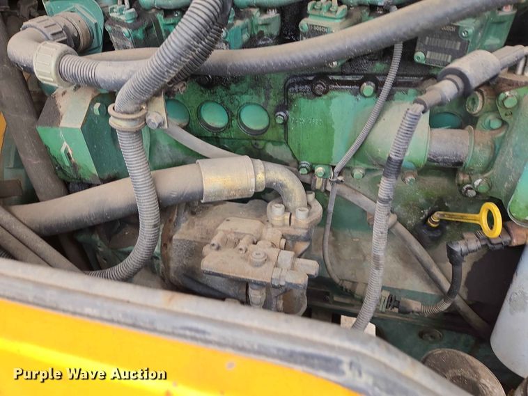 image for item ER1633 2004 Volvo L90E wheel loader
