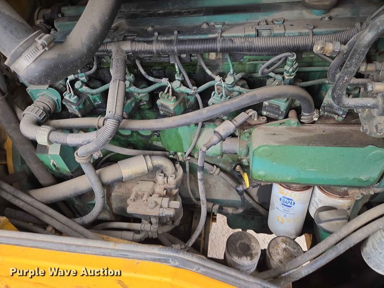 image for item ER1633 2004 Volvo L90E wheel loader