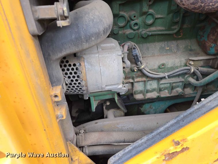 image for item ER1633 2004 Volvo L90E wheel loader