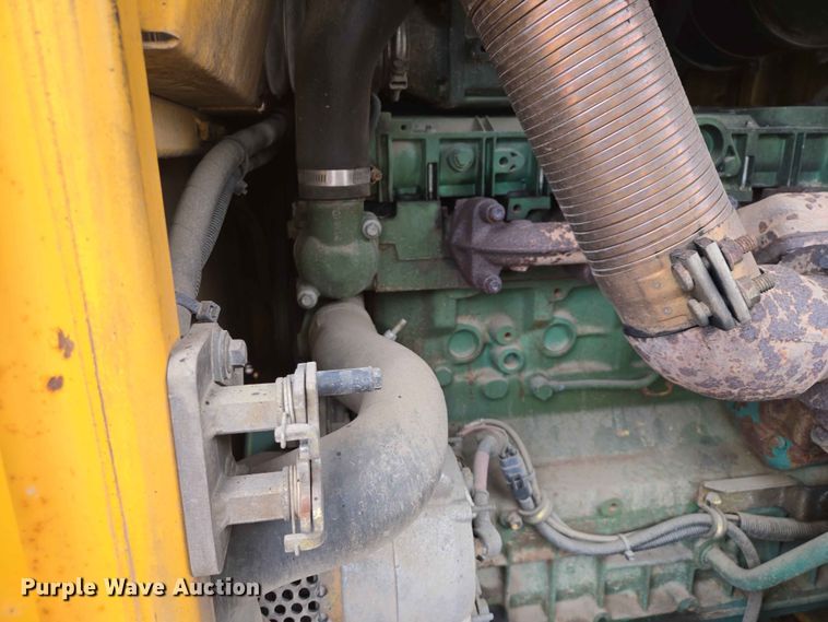 image for item ER1633 2004 Volvo L90E wheel loader
