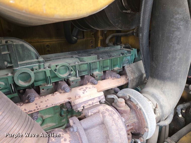 image for item ER1633 2004 Volvo L90E wheel loader