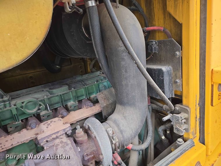 image for item ER1633 2004 Volvo L90E wheel loader