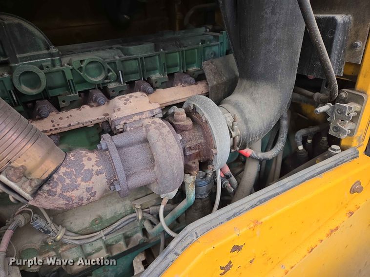 image for item ER1633 2004 Volvo L90E wheel loader