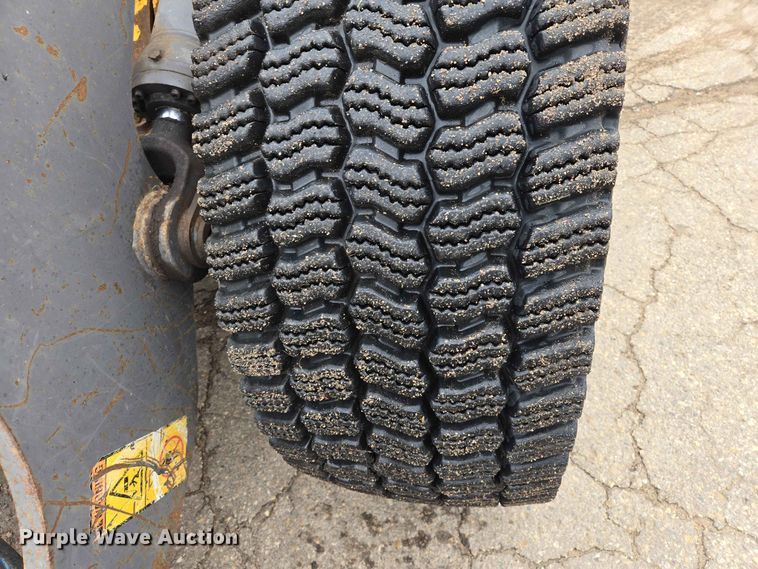image for item ER1633 2004 Volvo L90E wheel loader