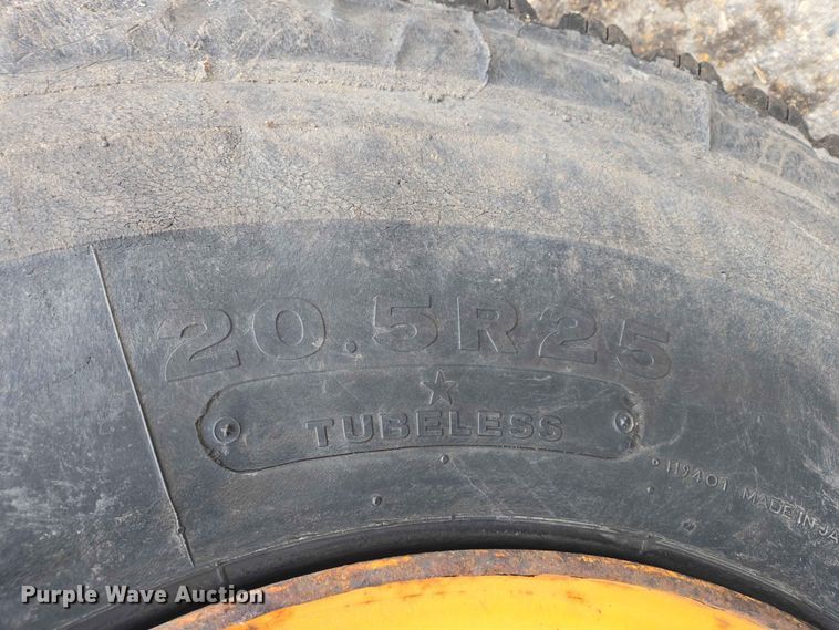 image for item ER1633 2004 Volvo L90E wheel loader