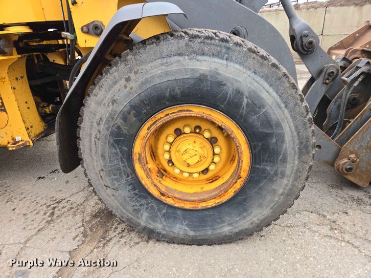 image for item ER1633 2004 Volvo L90E wheel loader