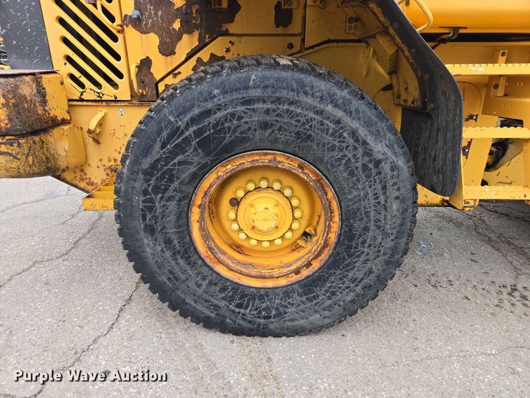 image for item ER1633 2004 Volvo L90E wheel loader