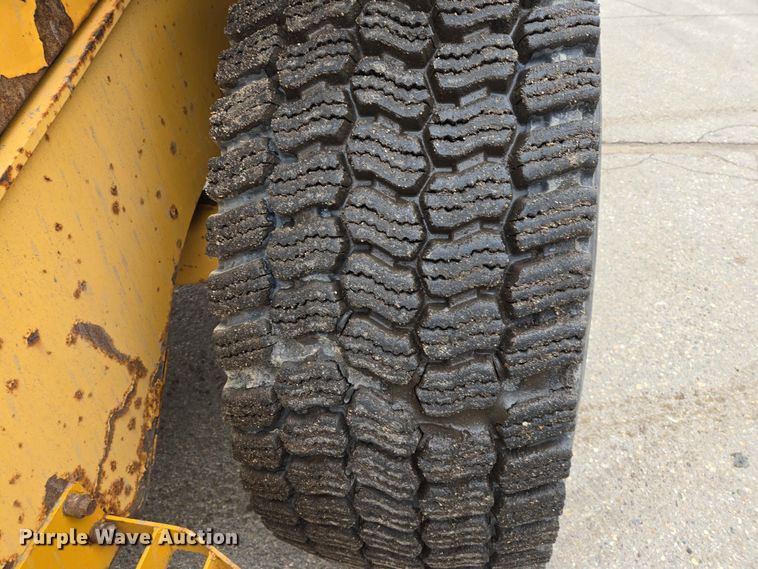 image for item ER1633 2004 Volvo L90E wheel loader