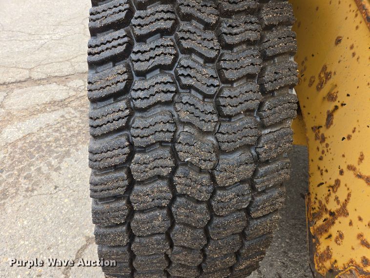 image for item ER1633 2004 Volvo L90E wheel loader