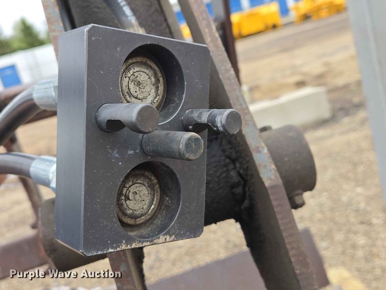 image for item ER1633 2004 Volvo L90E wheel loader