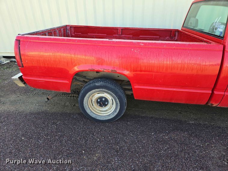 image for item ER1640 1994 GMC Sierra 1500 pickup truck