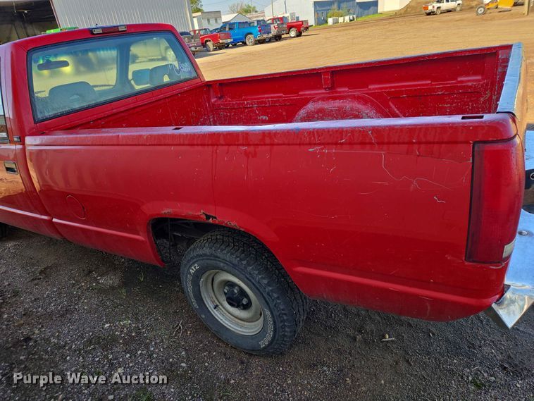 image for item ER1640 1994 GMC Sierra 1500 pickup truck