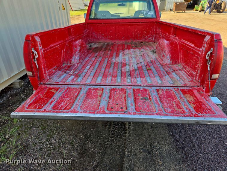 image for item ER1640 1994 GMC Sierra 1500 pickup truck