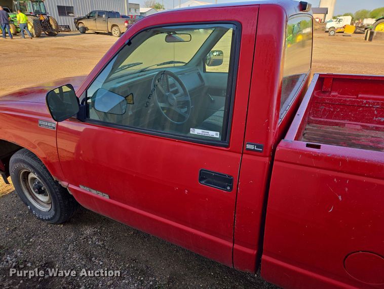 image for item ER1640 1994 GMC Sierra 1500 pickup truck