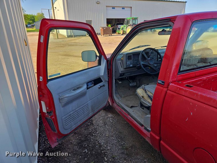 image for item ER1640 1994 GMC Sierra 1500 pickup truck