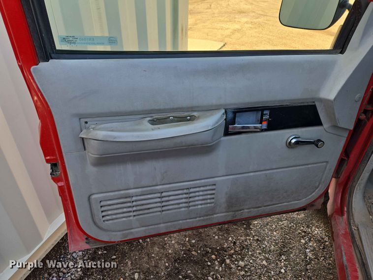 image for item ER1640 1994 GMC Sierra 1500 pickup truck