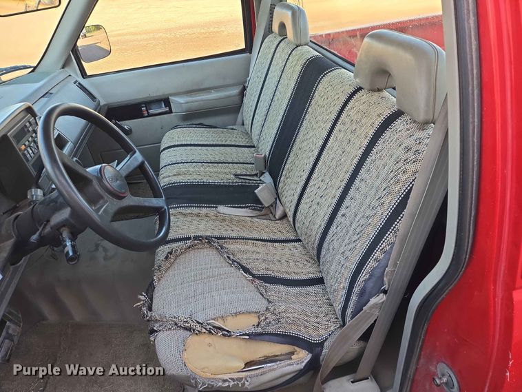 image for item ER1640 1994 GMC Sierra 1500 pickup truck