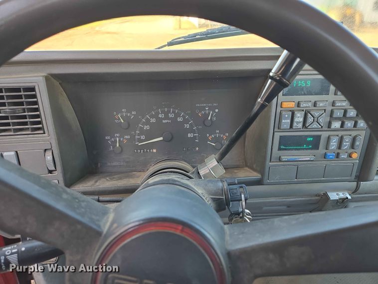 image for item ER1640 1994 GMC Sierra 1500 pickup truck