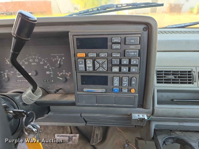 image for item ER1640 1994 GMC Sierra 1500 pickup truck