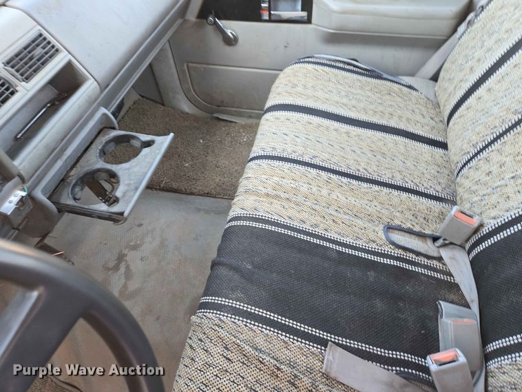 image for item ER1640 1994 GMC Sierra 1500 pickup truck
