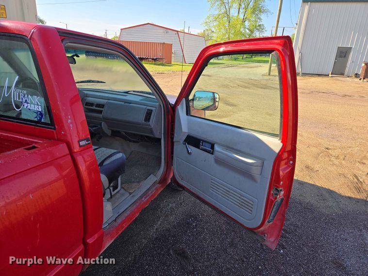 image for item ER1640 1994 GMC Sierra 1500 pickup truck