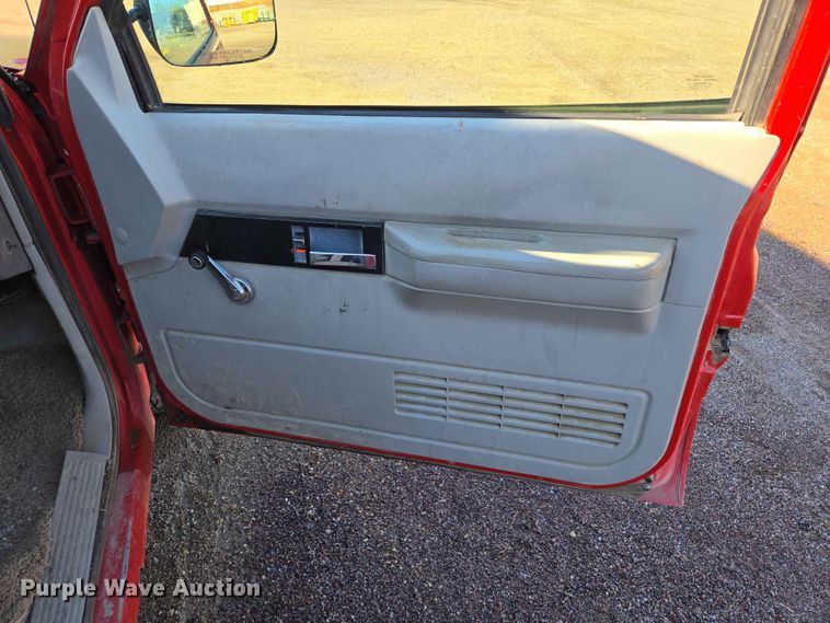 image for item ER1640 1994 GMC Sierra 1500 pickup truck